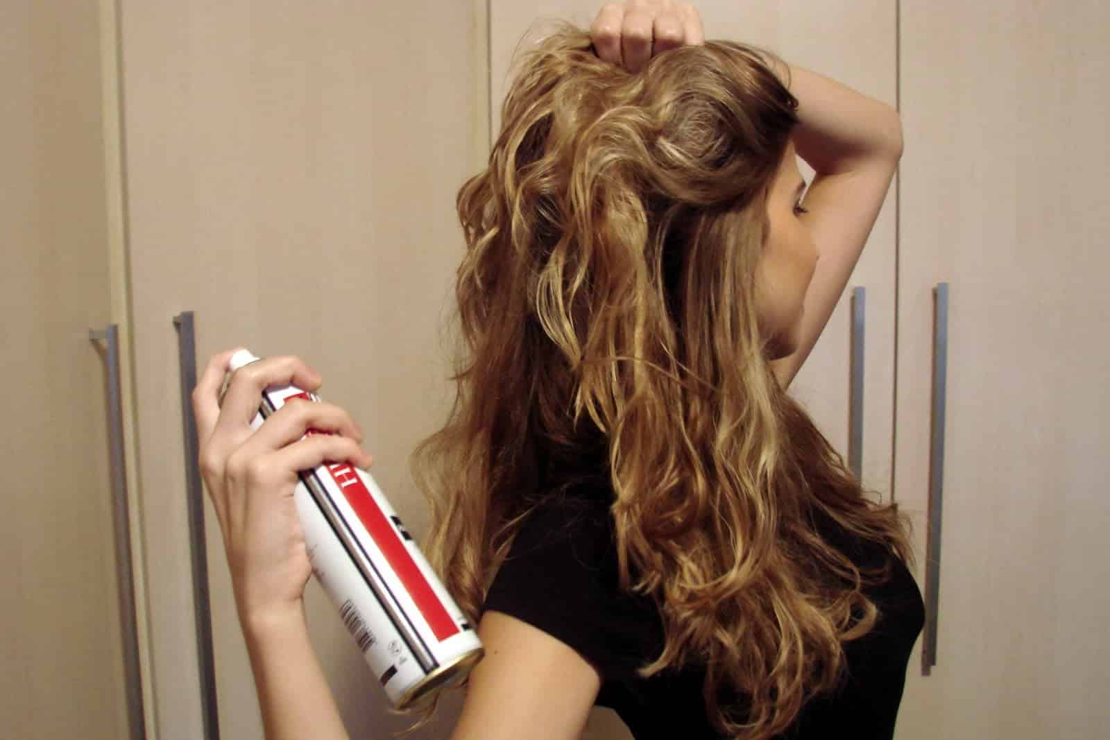 9 utilidades inusitadas no spray de cabelo que você vai amar