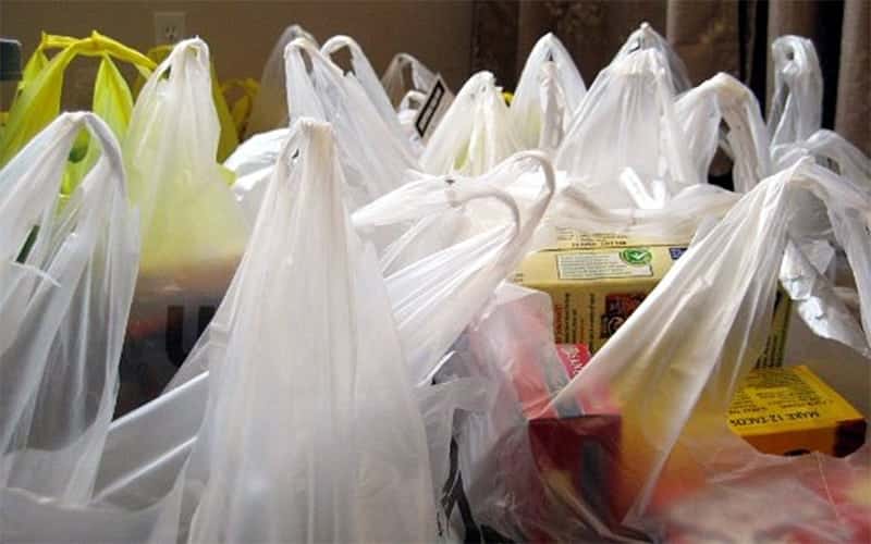 13 formas de guardar sacolas plásticas de forma organizada