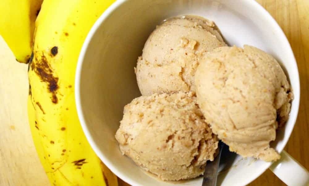 Aprenda a fazer sorvete Fit de banana com canela