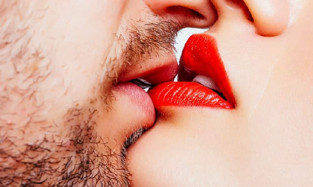 5 coisas que você jamais deve fazer em um beijo de língua