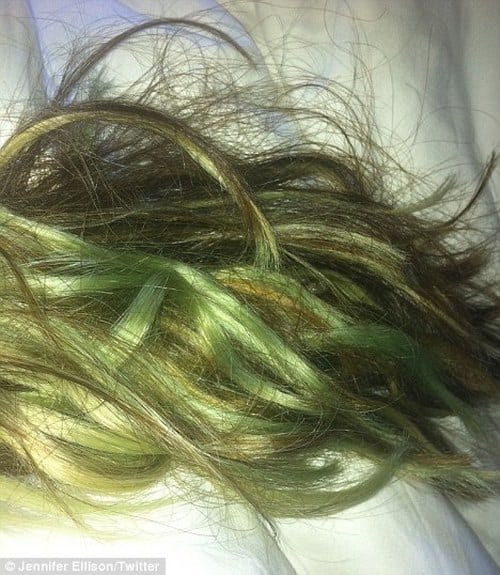 Как избавиться от тины. Болотно зеленый цвет волос. Зеленовато болотный цвет волос. Зеленые волосы после хны. Светло болотный цвет волос.