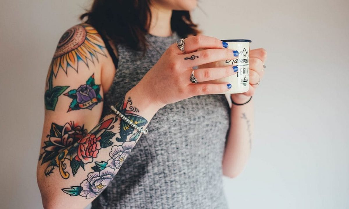 32 ideias de tatuagens de bracelete para se inspirar