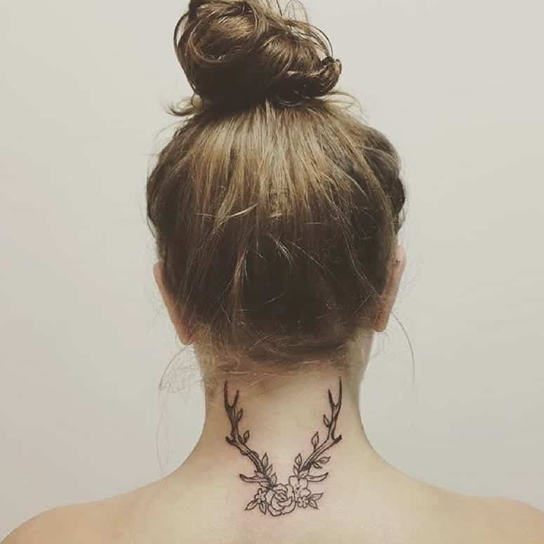 Tatuagem na nuca - 70 ideias delicadas para te inspirar a fazer a sua