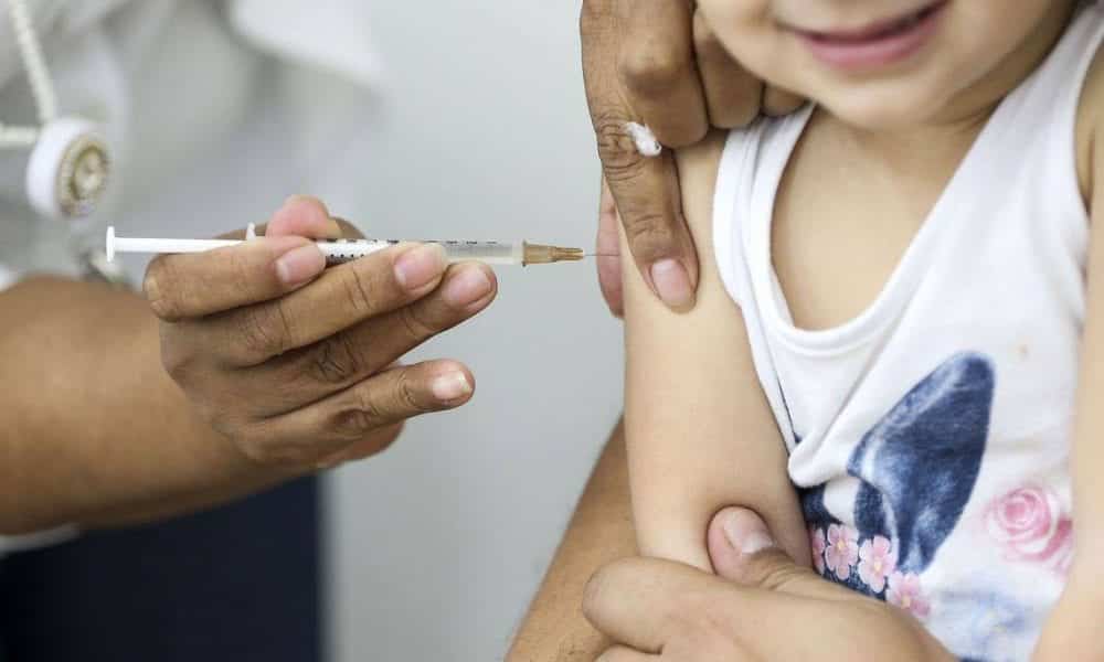 Vacinas obrigatórias para crianças em todo o território nacional