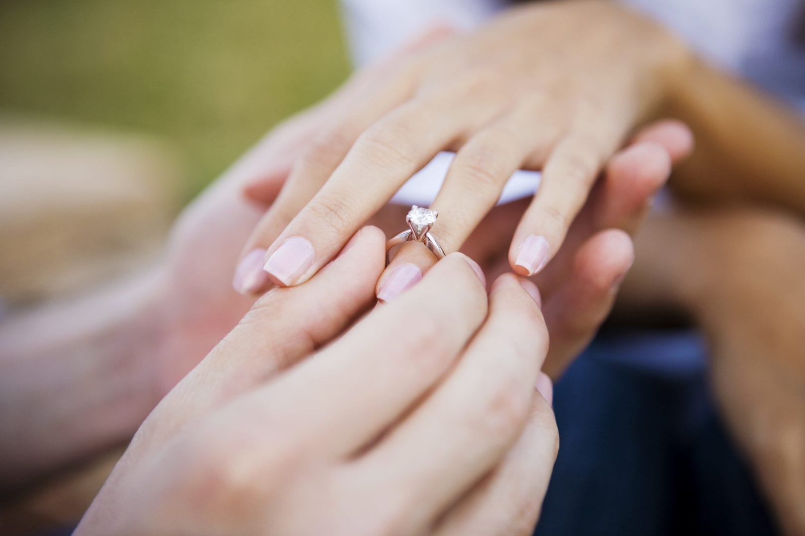 Alianças Itália - Reisman  Alianças de casamento, Alianças de noivado,  Mãos com aliança
