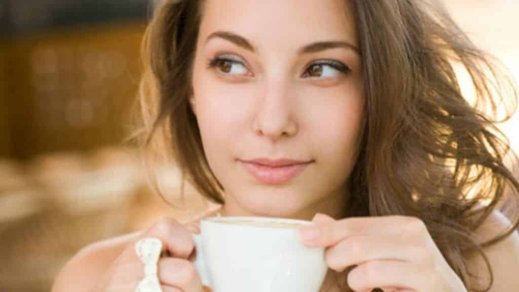 Café com óleo de coco- Para que serve, como tomar e benefícios