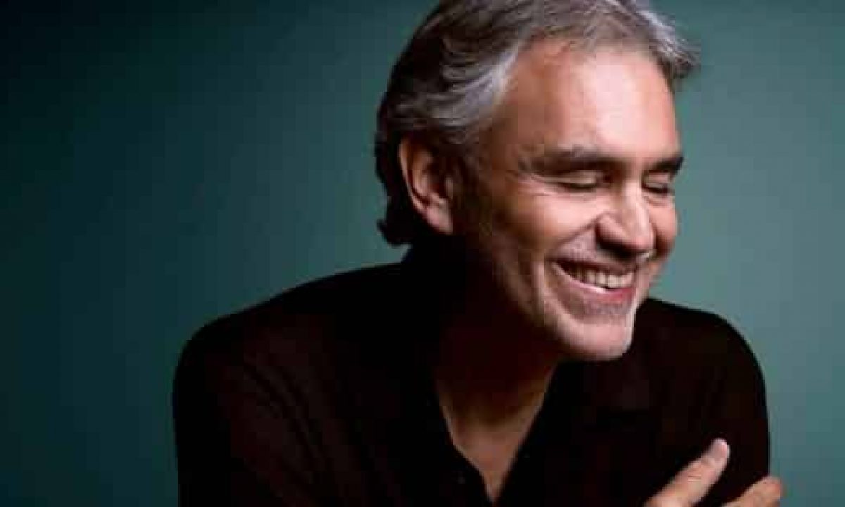 Andrea Bocelli canta en varios idiomas!