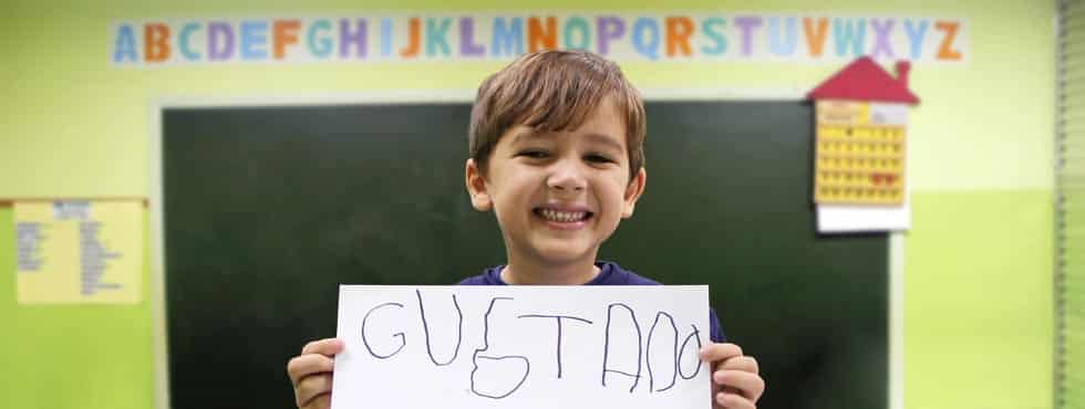 Como ensinar o alfabeto - Dicas e brincadeiras para ensinar crianças