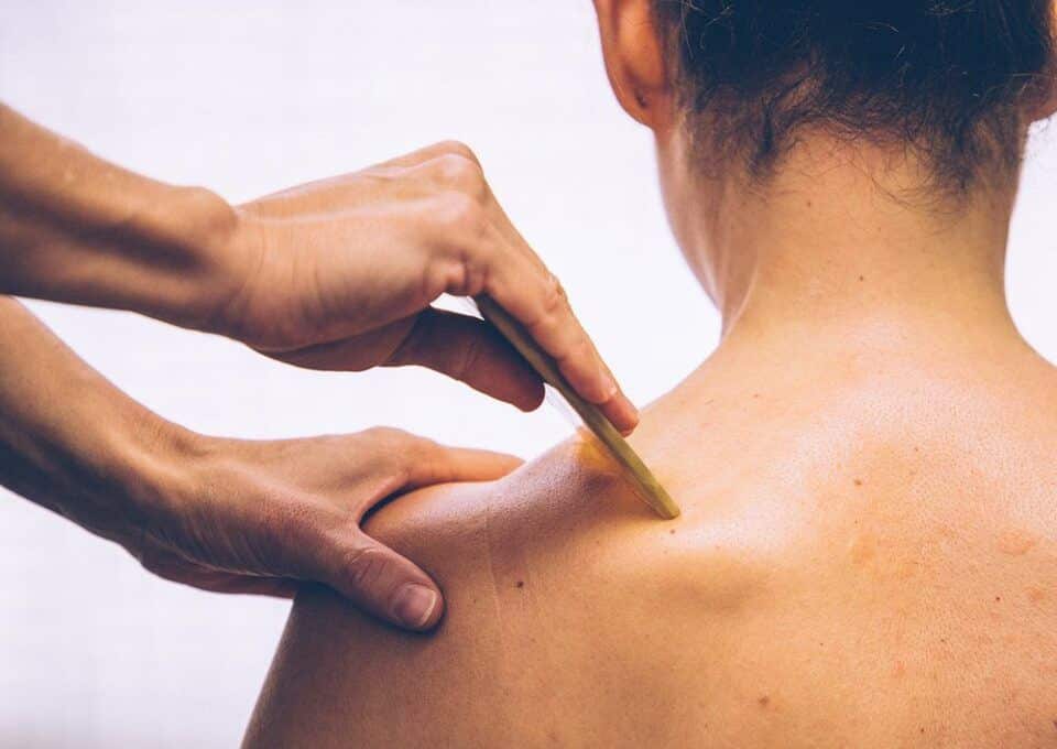 Gua Sha O Que Benef cios Como Fazer E T cnicas De Massagem