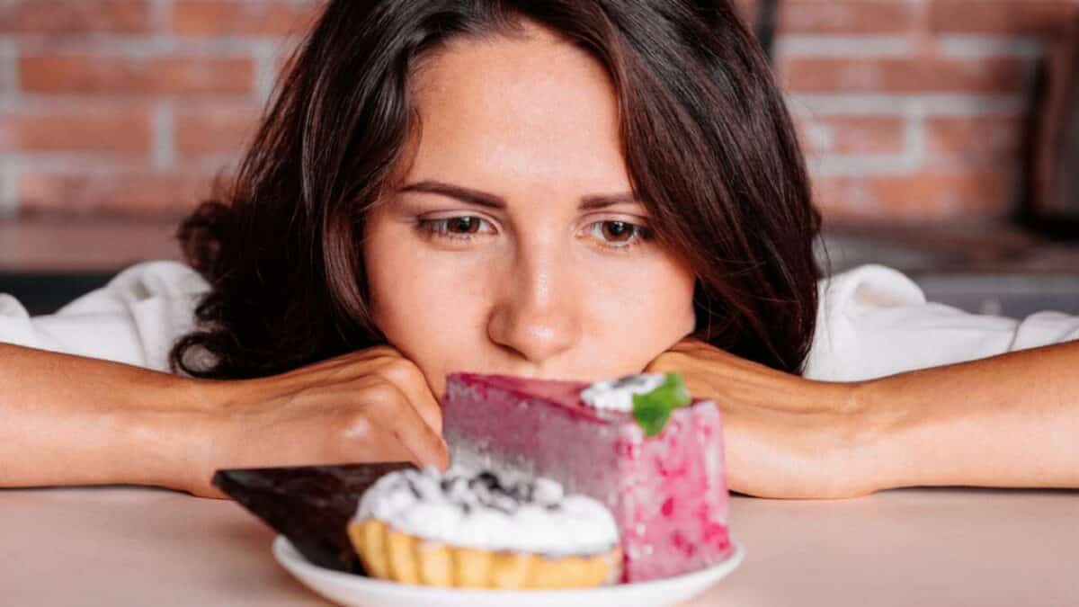 Vontade de comer doce fora do normal? Saiba o que fazer