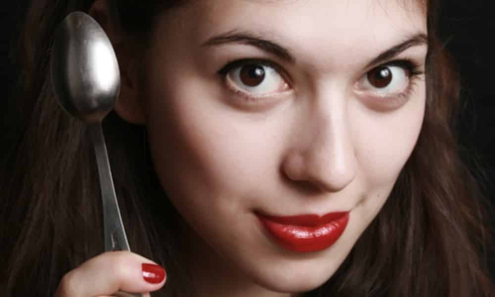 Colher gelada - truques de beleza que você precisa conhecer