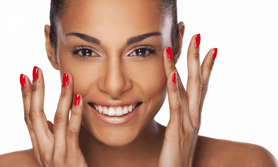 Como controlar a oleosidade da pele: dicas de cuidado