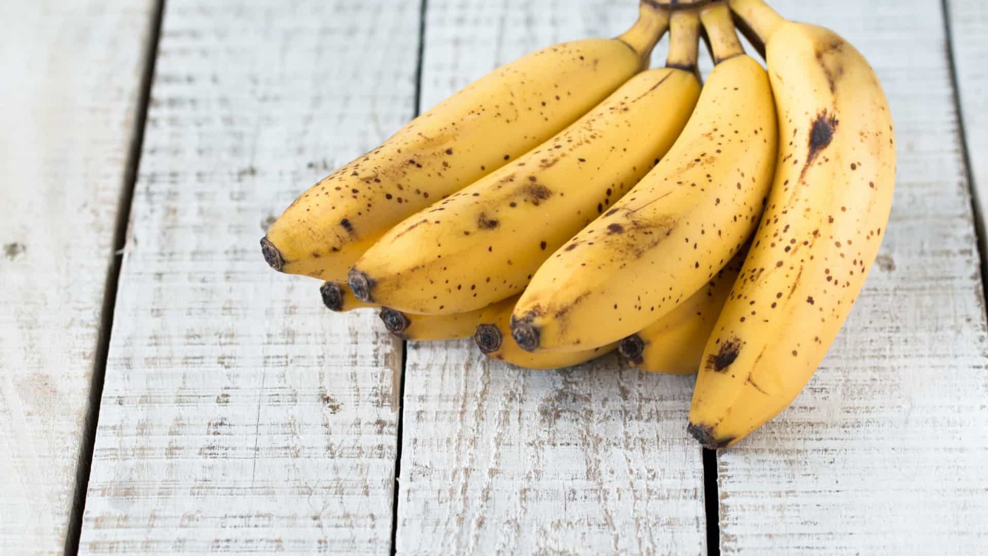 Bananas did you have. Банан. Спелый банан. Степень зрелости банана. Зеленые бананы.