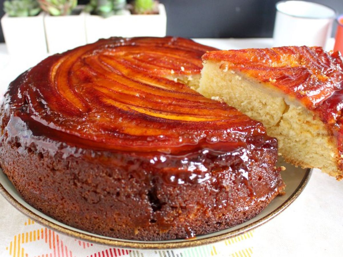 Saiba como fazer bolo de banana caramelizada