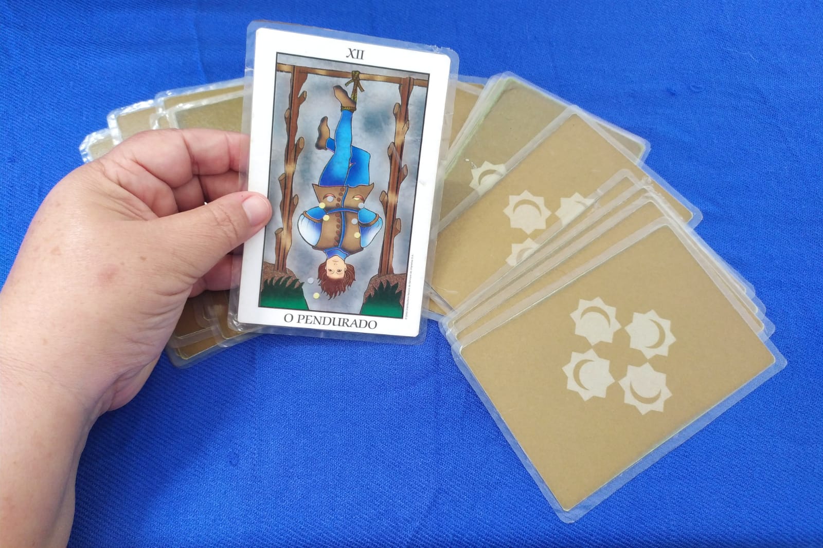 O Pendurado no Tarot: carta mostra chance de se reinventar