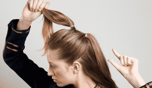 Prender o cabelo antes de dormir é uma boa ideia, afinal?