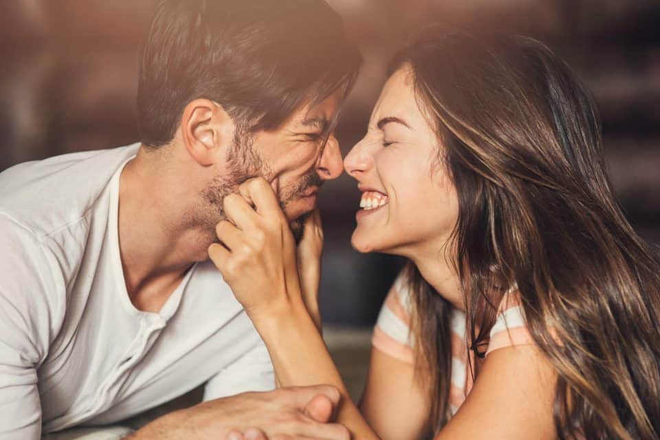 Nomes para salvar o contato do namorado: 250 opções para seu crush