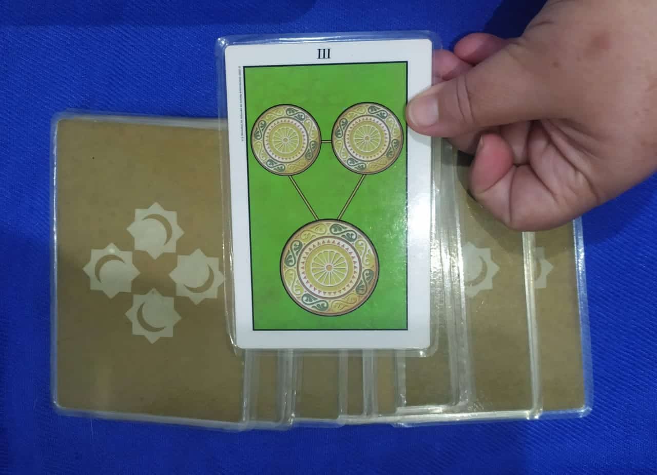 Previsão do Tarot para o dia 05 de novembro: carta Três de Ouros