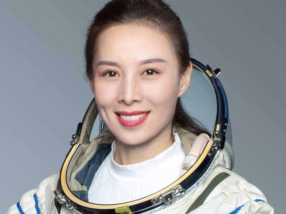 Primeira mulher no espaço