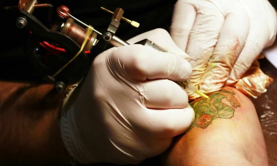 Tatuagem glitch: +de 20 inspirações da “tatuagem com falhas”