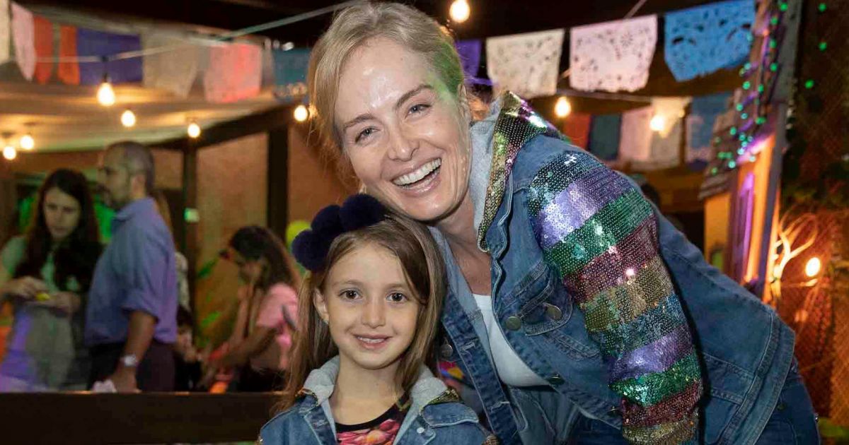 Angélica descobre perfis fake da filha