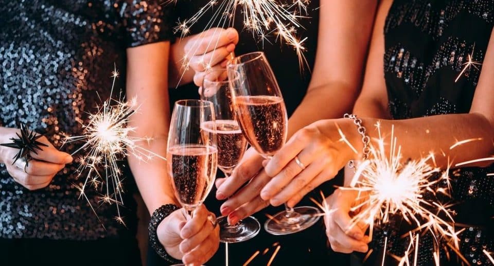 20 simpatias para o ano novo para atrair dinheiro, sorte e amor