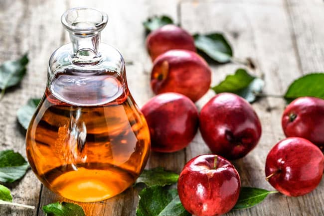Vinagre de maçã no rosto: 5 benefícios, como fazer em casa e precauções