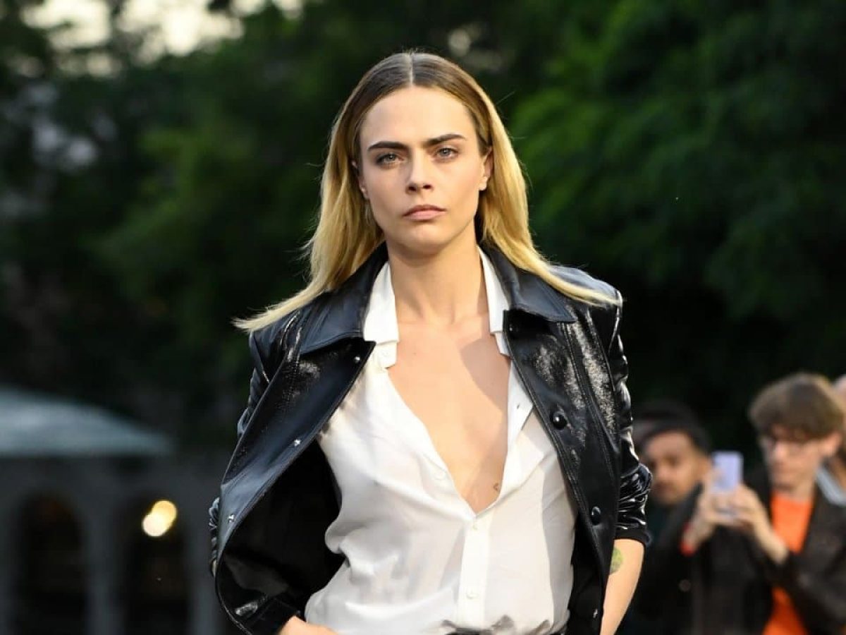 Quem é Cara Delevingne? Conheça a vida e a carreira da modelo!