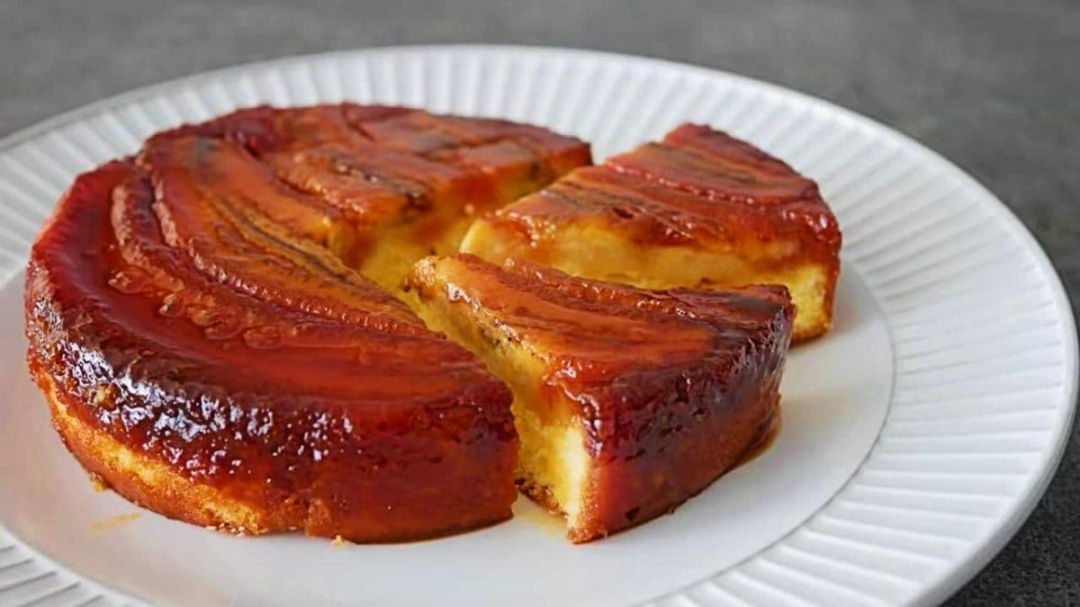 Bolo de banana caramelizada