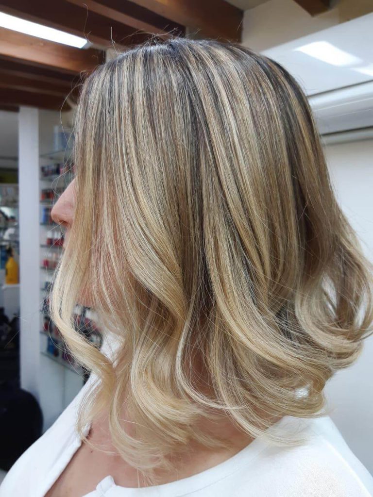 Cabelo branco: 4 efeitos de luzes para disfarçar os fios grisalhos