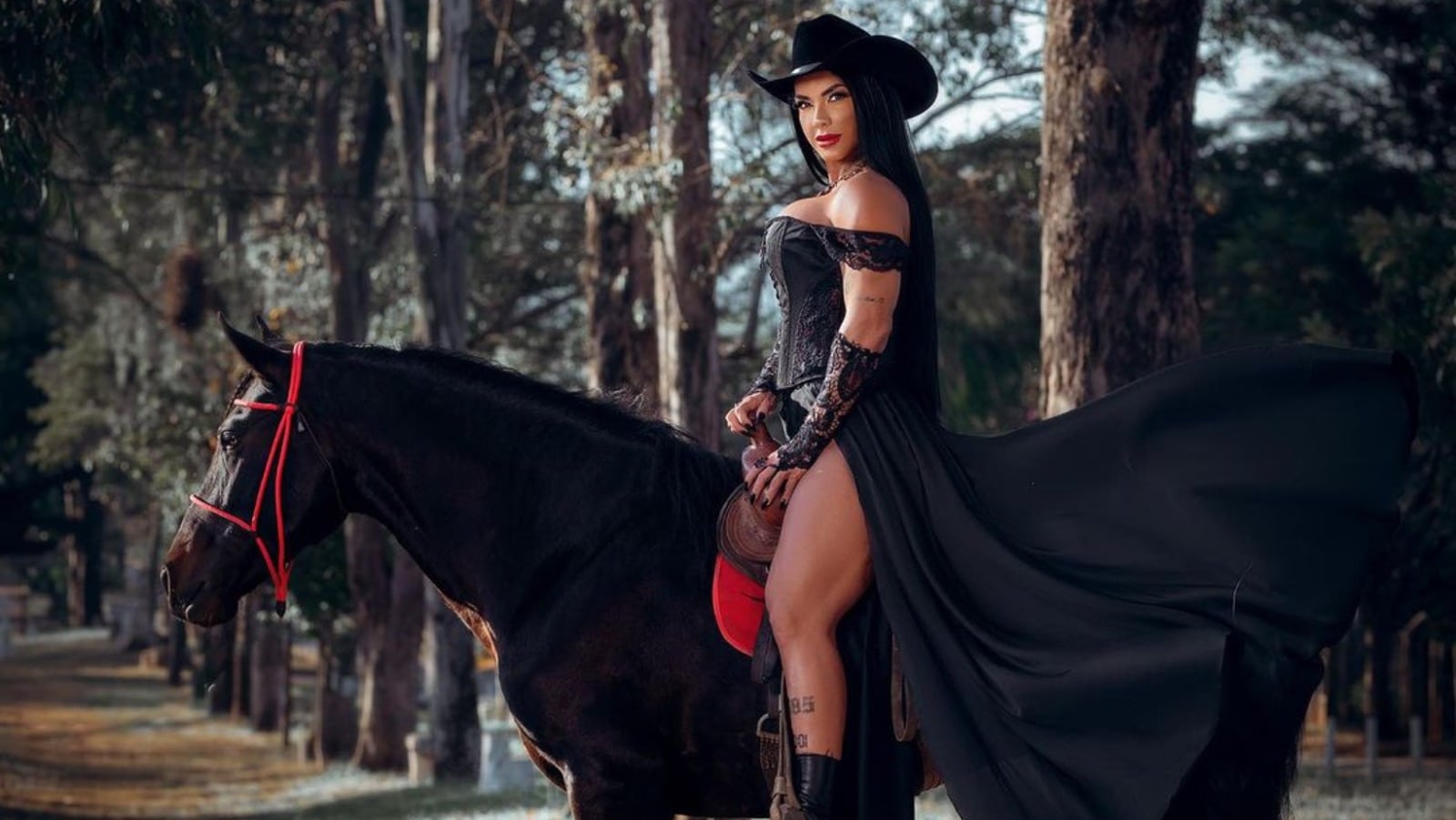 Kamila Simioni: conheça a polêmica participante da Fazenda 15